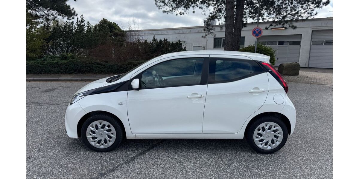 Toyota Aygo (X) 22.897 km 6.790 &euro; Barsbüttel 22885