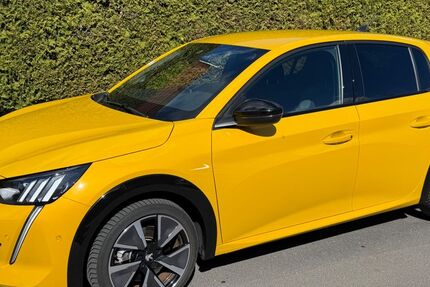 Peugeot e-208 28.500 km 17.900 &euro; Hamburg 22397