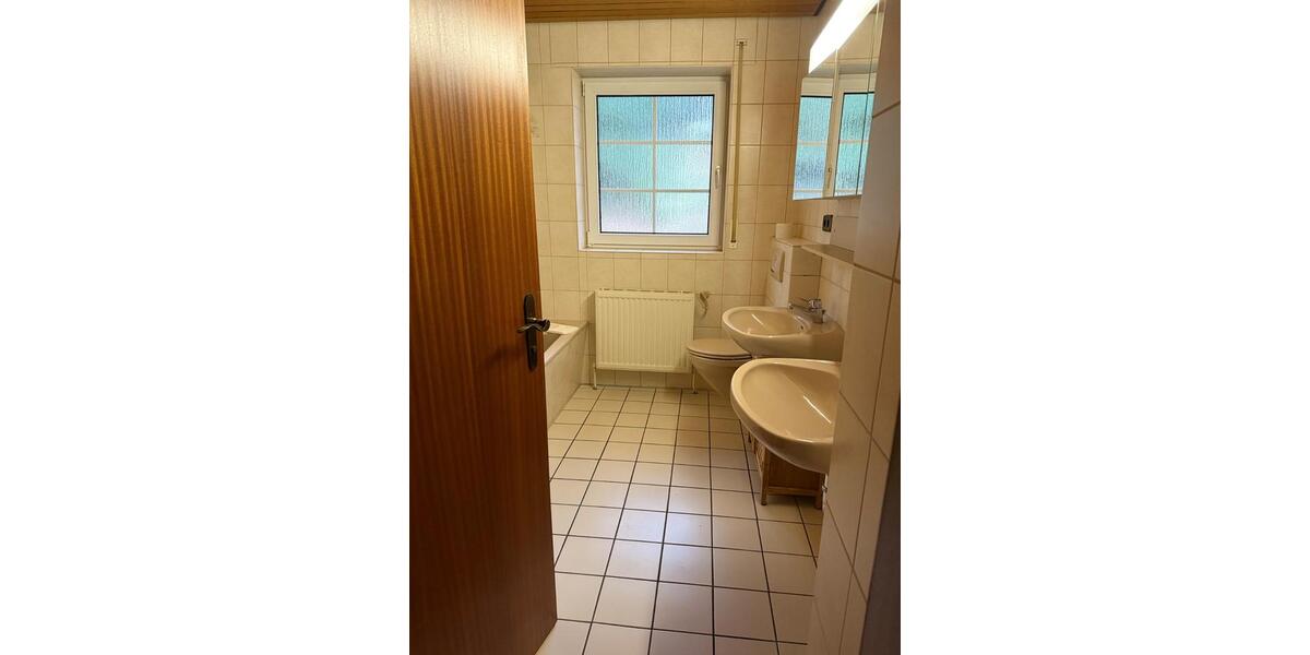 Etagenwohnung Hamburg Harburg - 4 Zimmer, 180 m&sup2;, 1.980&euro; | Angebot:23773026