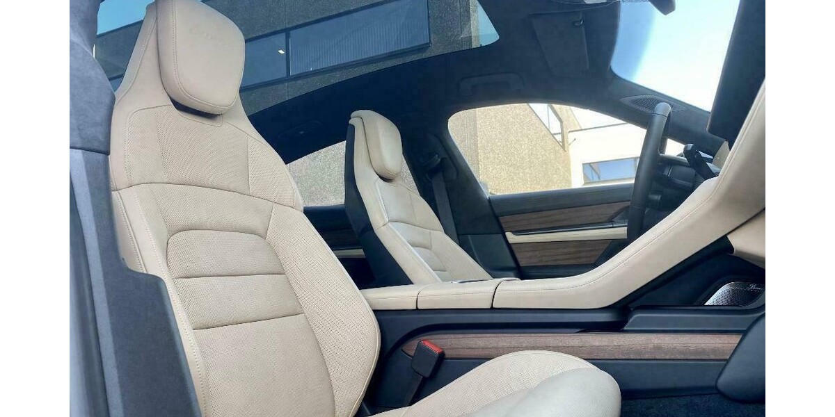 Porsche Taycan 7.400 km 120.600 &euro; Hamburg 20038