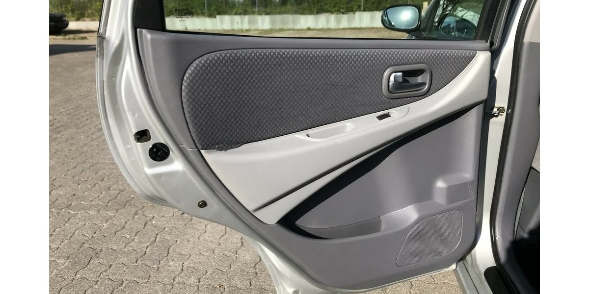 Nissan Almera Tino Luxury für kleines Geld 189.500 km 1.499 &euro; Hamburg 22339