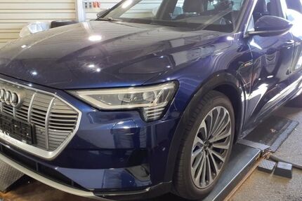 Audi e-tron 69.916 km 27.990 &euro; Hamburg 22047