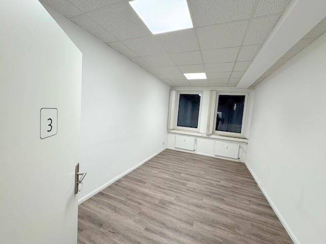 Gewerbeobjekt Ahrensburg - 6 Zimmer, 172 m&sup2;, 1.640&euro; | Angebot:25696643