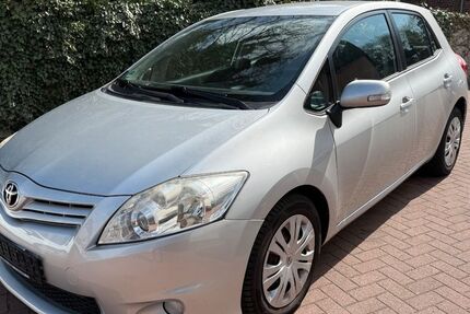 Toyota Auris 142.000 km 5.900 &euro; Hamburg 21149