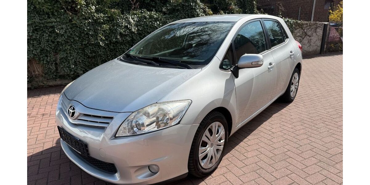 Toyota Auris 142.000 km 5.900 &euro; Hamburg 21149