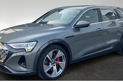 Audi Q8 e-tron 22.286 km 44.950 &euro; Hamburg 22529