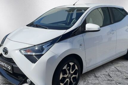 Toyota Aygo (X) 22.150 km 15.490 &euro; Bad Oldesloe 23843