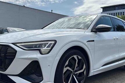 Audi e-tron 23.818 km 39.950 &euro; Hamburg 22047