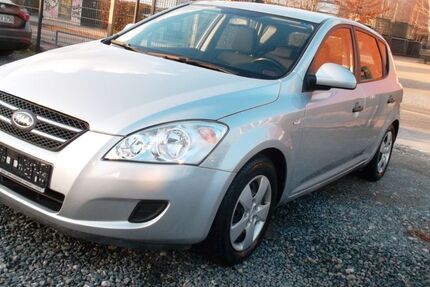 Kia ceed / Ceed 95.000 km 5.490 &euro; Hamburg 22045