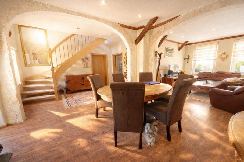 *** Ein Haus mit Stil *** Charmantes 5 Zi.-Stadthaus sucht neue Eigentümer ! - Mehrfamilienhaus, Wohnhaus Elmshorn | Angebot:22255457