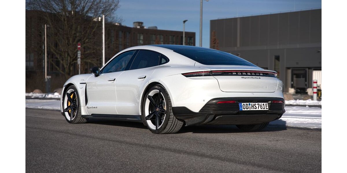 Porsche Taycan 89.650 km 68.500 &euro; Braak 22145
