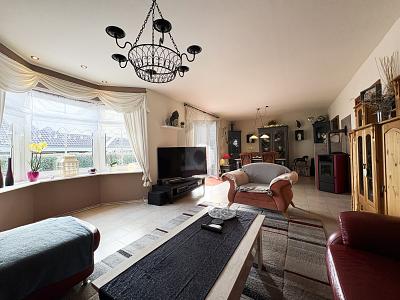 TOP GEPFLEGT UND LAUFEND MODERNISIERT MIT KWK - Doppelhaushälfte Wiemersdorf | Angebot:26055913