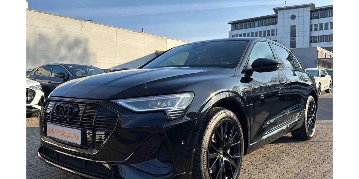 Audi e-tron 47.985 km 35.890 &euro; Hamburg 22047
