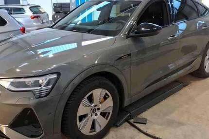 Audi e-tron 59.705 km 32.990 &euro; Hamburg 22047