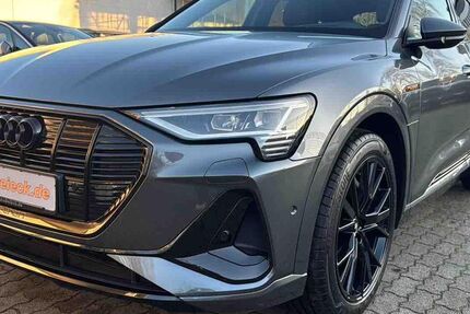 Audi e-tron 35.043 km 36.950 &euro; Hamburg 22047