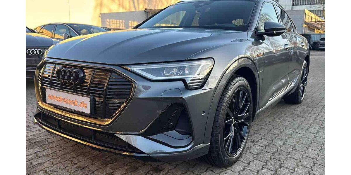 Audi e-tron 35.043 km 36.950 &euro; Hamburg 22047