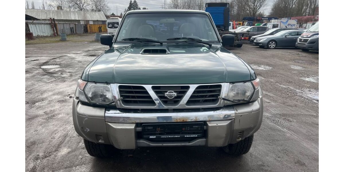 Nissan Patrol 142.015 km 9.990 &euro; Hamburg 22113
