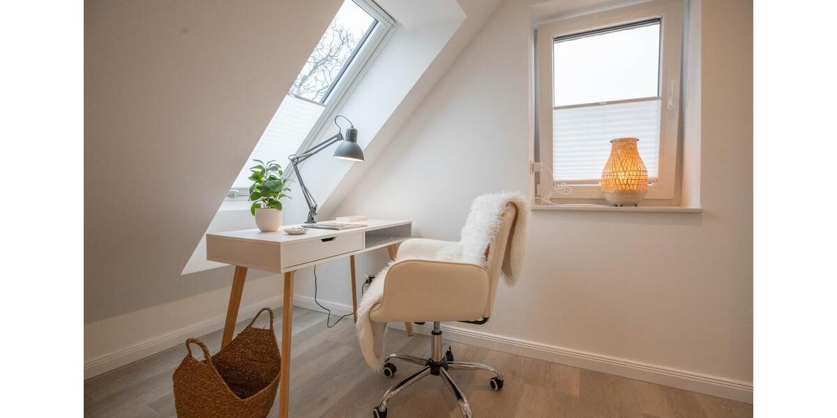Dachgeschoßwohnung Uetersen - 2 Zimmer, 75 m&sup2;, 2.400&euro; | Angebot:26715463