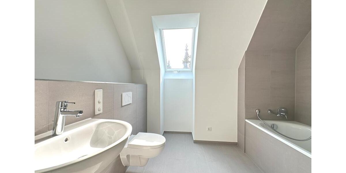 Dachgeschoßwohnung Stapelfeld - 5 Zimmer, 120 m&sup2;, 2.158&euro; | Angebot:25868125