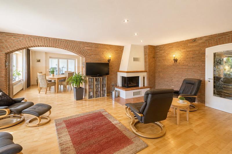 *** Hier läßt es sich leben *** Großzügiges Architektenhaus in begehrter, ruhiger TOP-Lage, mit Einliegerwohnung. - Zweifamilienhaus Henstedt-Ulzburg Ulzburg | Angebot:26382175