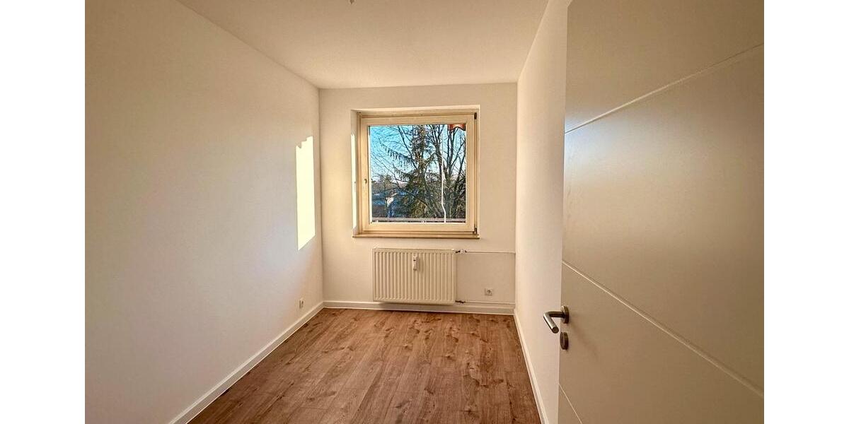 Etagenwohnung Stapelfeld - 4 Zimmer, 96 m&sup2;, 2.000&euro; | Angebot:25957212