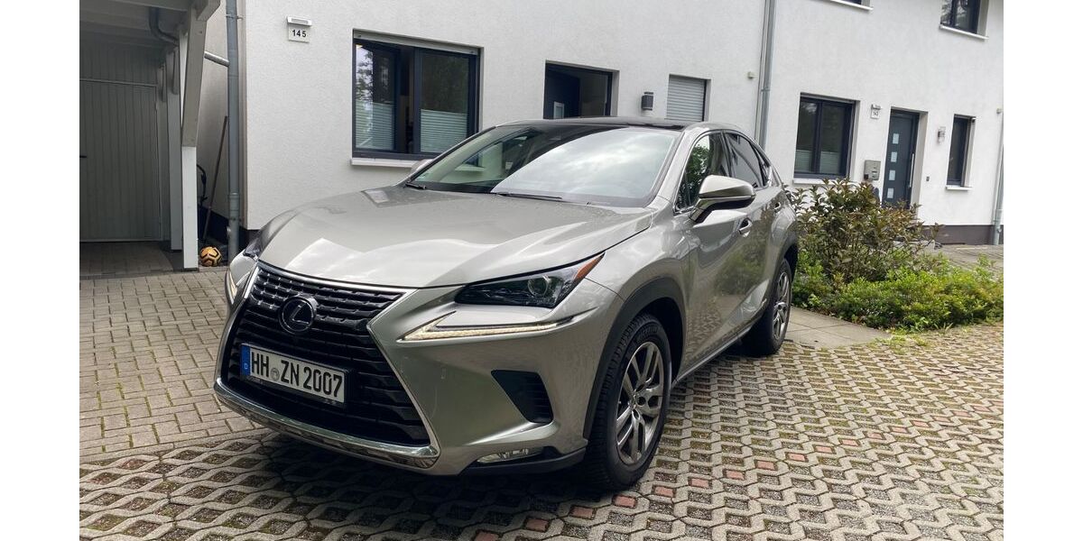 Lexus NX 300 45.000 km 30.900 &euro; Hamburg - 1 Min. vom Hamburg Airport 22415