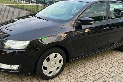 Skoda Rapid 105.899 km 8.450 &euro; Hamburg 22767