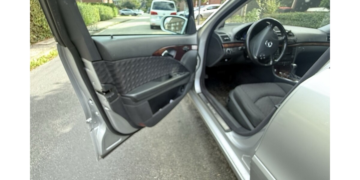 Mercedes-Benz E200 220.000 km 4.500 &euro; Hamburg 20038