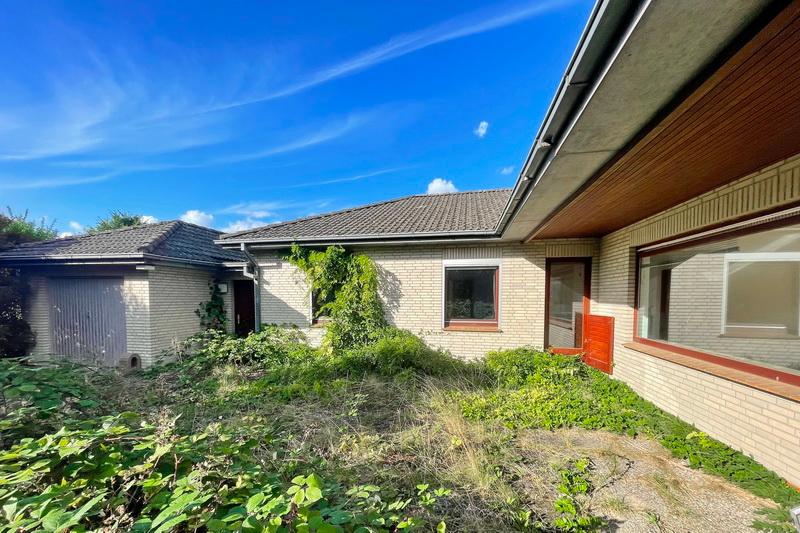 Winkelwalmdachbungalow im Dornröschenschlaf sucht Familie zum Wachküssen * Schatz im Garten inkl. * - Einfamilienhaus Bad Bramstedt | Angebot:10386644