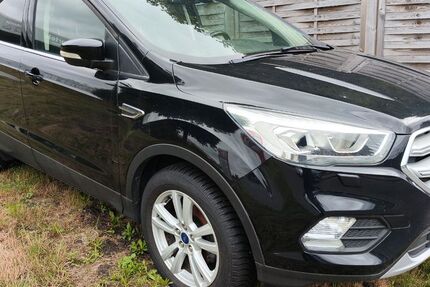 Ford Kuga 106.803 km 9.900 &euro; Elmshorn 25335
