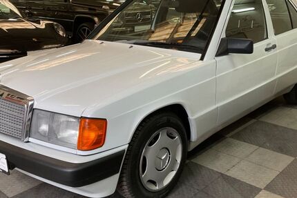 Mercedes-Benz 190 118.599 km 9.999 &euro; Hamburg 22087