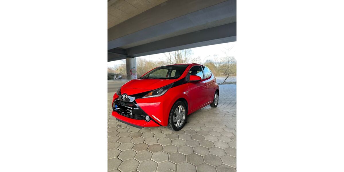 Toyota Aygo (X) 85.000 km 6.900 &euro; Hamburg 21107