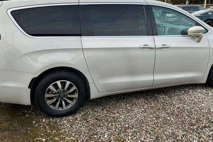 Chrysler Pacifica 114.000 km 39.999 &euro; Hamburg 22309