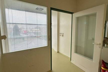 Gewerbeobjekt Barsbüttel - 9 Zimmer, 122 m&sup2;, 1.464&euro; | Angebot:25692078