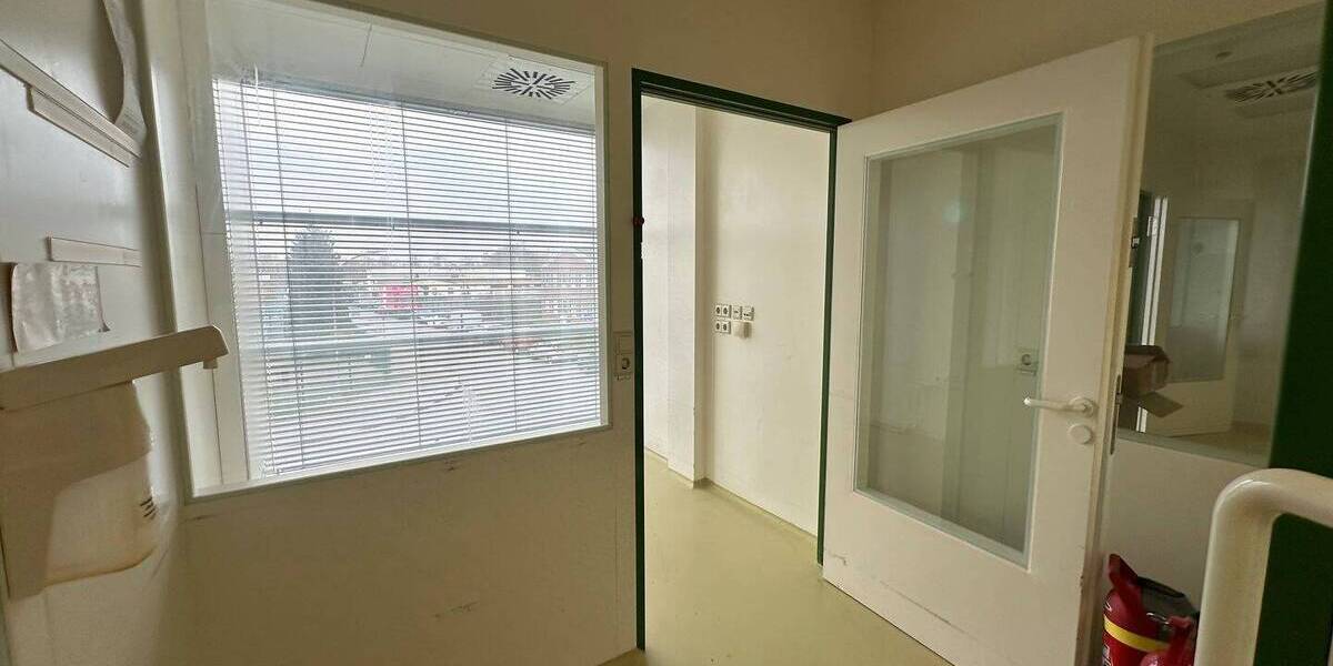 Gewerbeobjekt Barsbüttel - 9 Zimmer, 122 m&sup2;, 1.464&euro; | Angebot:25692078