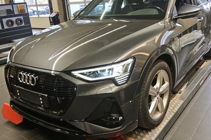 Audi e-tron 52.638 km 37.990 &euro; Hamburg 22047