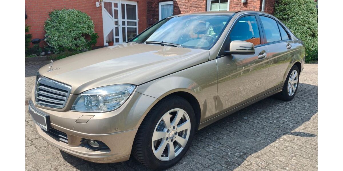 Mercedes-Benz 200 88.000 km 10.490 &euro; Klein Nordende 25336