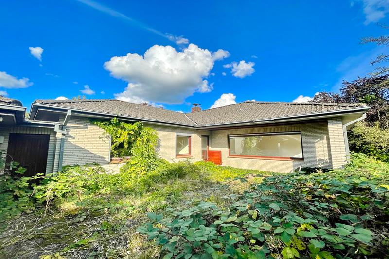 Winkelwalmdachbungalow im Dornröschenschlaf sucht Familie zum Wachküssen * Schatz im Garten inkl. * - Einfamilienhaus Bad Bramstedt | Angebot:10386644