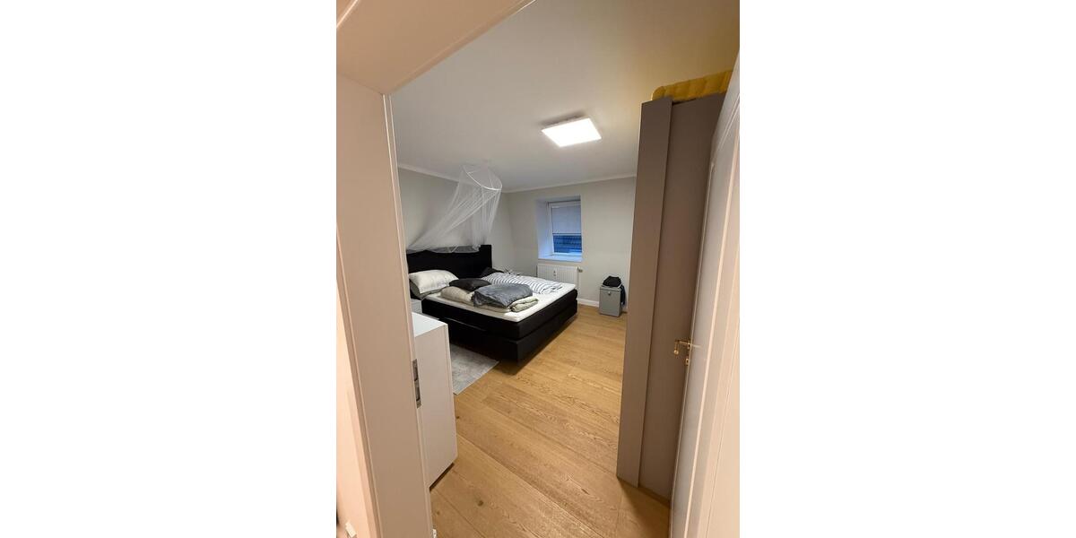 Dachgeschoßwohnung Hamburg Schnelsen - 4 Zimmer, 100 m&sup2;, 2.500&euro; | Angebot:25811791