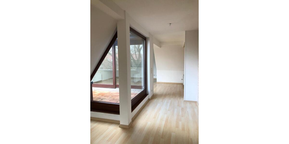 Dachgeschoßwohnung Hamburg Wandsbek - 2 Zimmer, 83 m&sup2;, 916&euro; | Angebot:25640502