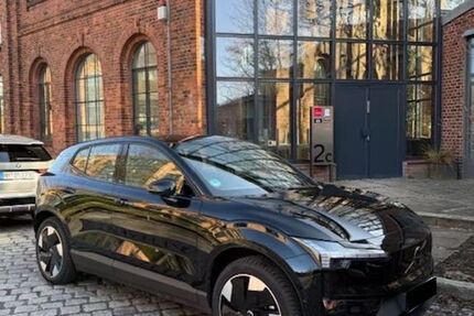 Volvo EX30 2.290 km 39.400 &euro; Hamburg 22761