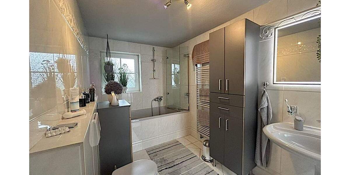 Einfamilienhaus Horst (Holstein) - 7 Zimmer, 216 m&sup2;, 670.000&euro; | Angebot:25726891