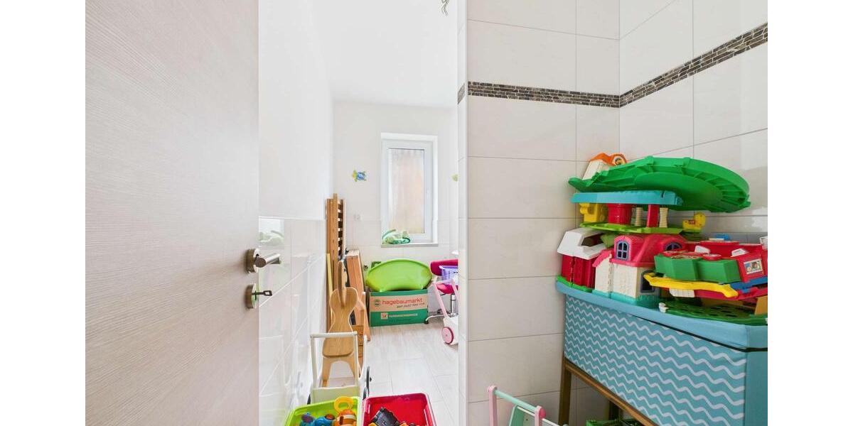 Etagenwohnung Lasbek - 6 Zimmer, 160 m&sup2;, 2.400&euro; | Angebot:25963322