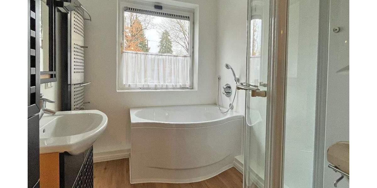 Etagenwohnung Hamburg Wellingsbüttel - 4 Zimmer, 165 m&sup2;, 2.550&euro; | Angebot:25851714