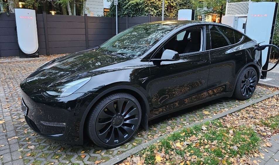 Tesla Model Y 21.800 km 47.999 &euro; Harburg (Hamburg) 21079