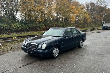 Mercedes-Benz E 200 172.910 km 1.800 &euro; HAMBURG 22113