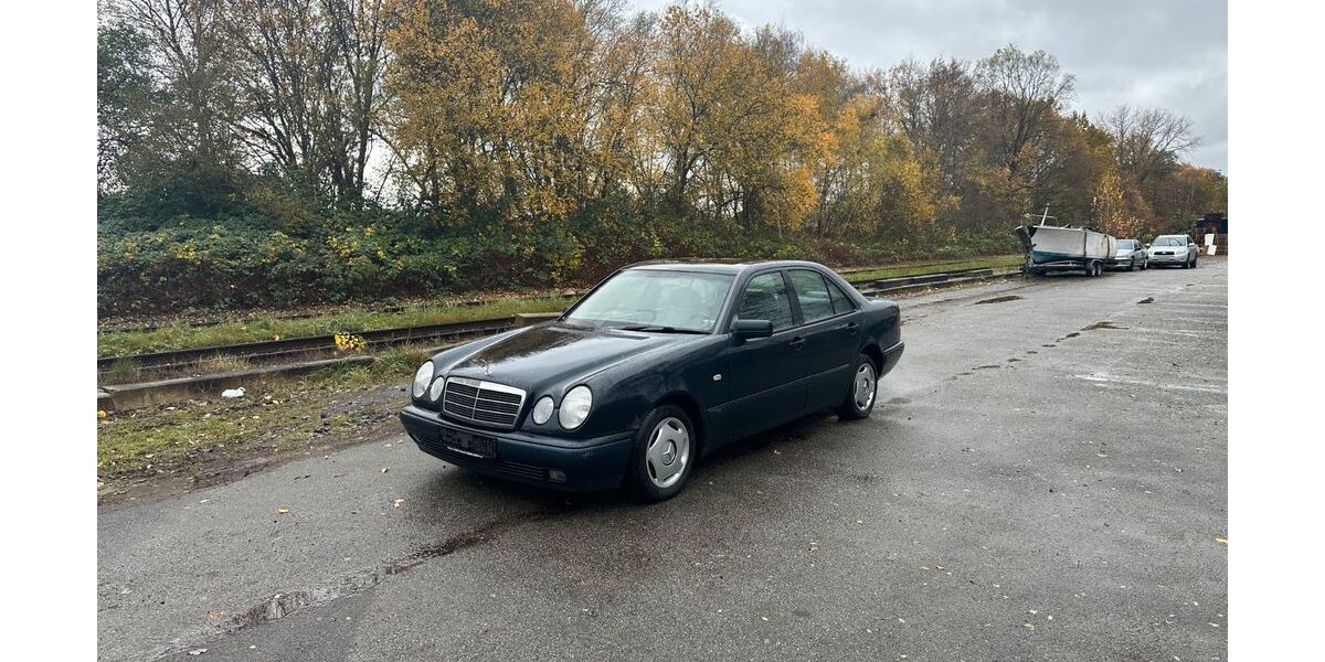 Mercedes-Benz E 200 172.910 km 1.800 &euro; HAMBURG 22113