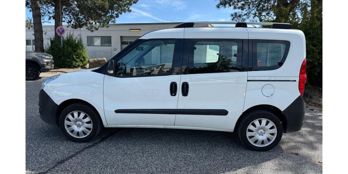 Opel Combo 83.438 km 5.999 &euro; Barsbüttel 22885