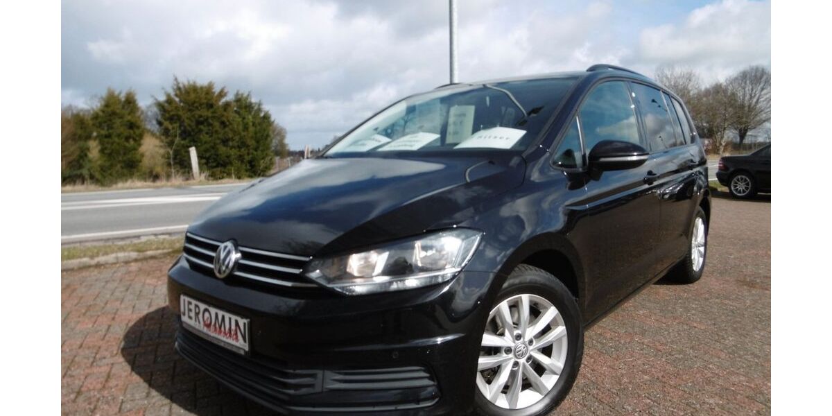 VW Touran 141.897 km 13.895 &euro; Tornesch 25436