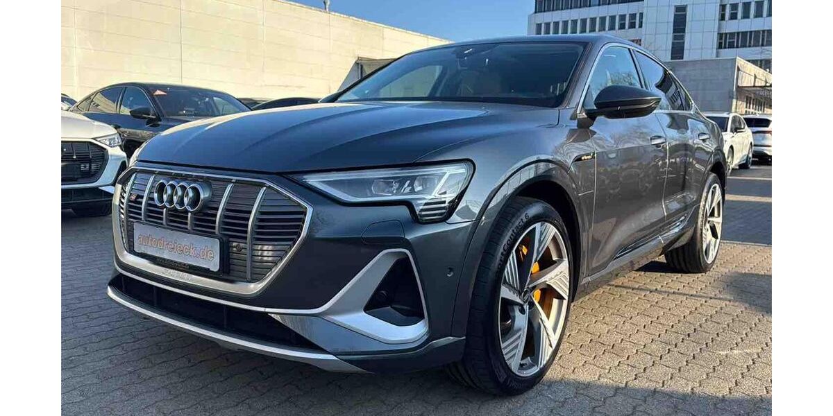 Audi e-tron 38.364 km 30.950 &euro; Hamburg 22047